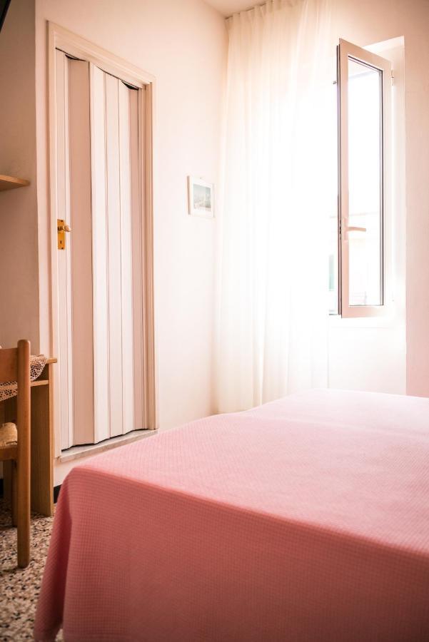 Hotel Cynthia Finale Ligure Buitenkant foto